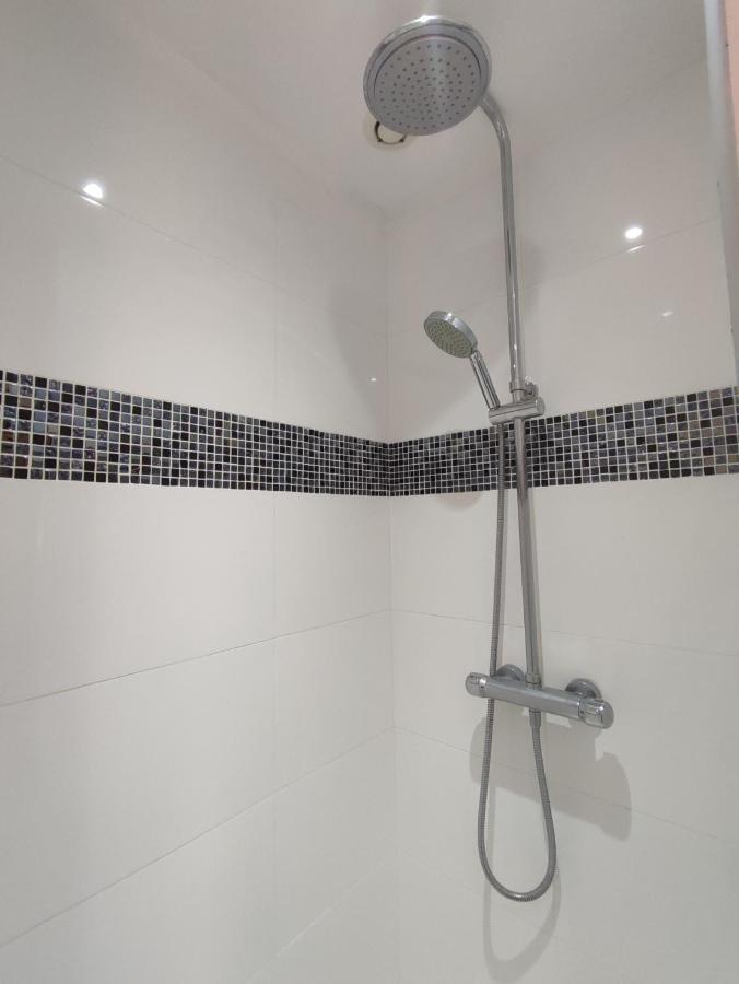 Apartment De 25m2 - Extra Centre - A 5 Min A Pied Des Plages - Commerces Et Restaurants Sur Place - Clim - Wifi - Exceptionnel *