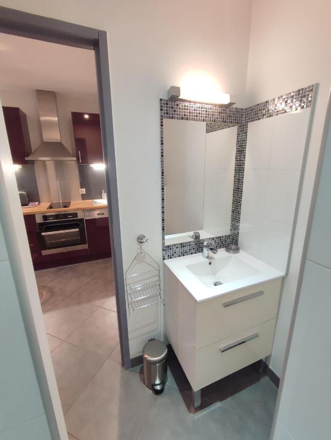 De 25m2 - Extra Centre - A 5 Min A Pied Des Plages - Commerces Et Restaurants Sur Place - Clim - Wifi - Exceptionnel Ajaccio (Corsica)