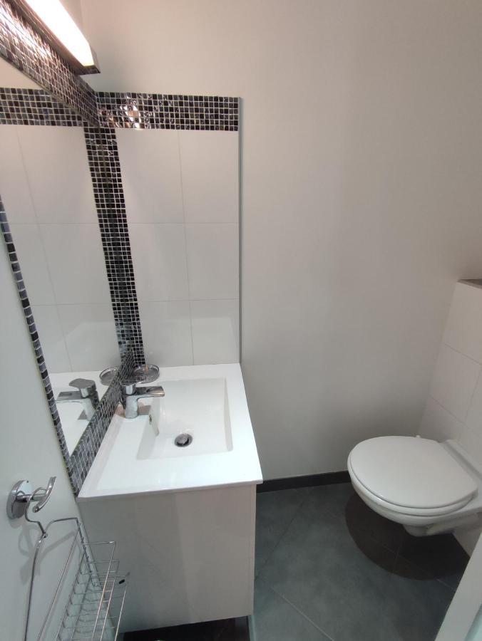 De 25m2 - Extra Centre - A 5 Min A Pied Des Plages - Commerces Et Restaurants Sur Place - Clim - Wifi - Exceptionnel *