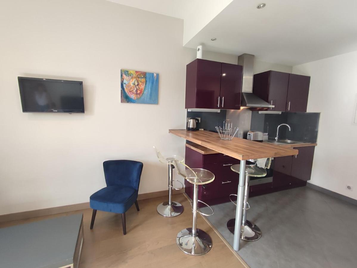 De 25m2 - Extra Centre - A 5 Min A Pied Des Plages - Commerces Et Restaurants Sur Place - Clim - Wifi - Exceptionnel * Ajaccio (Corsica)