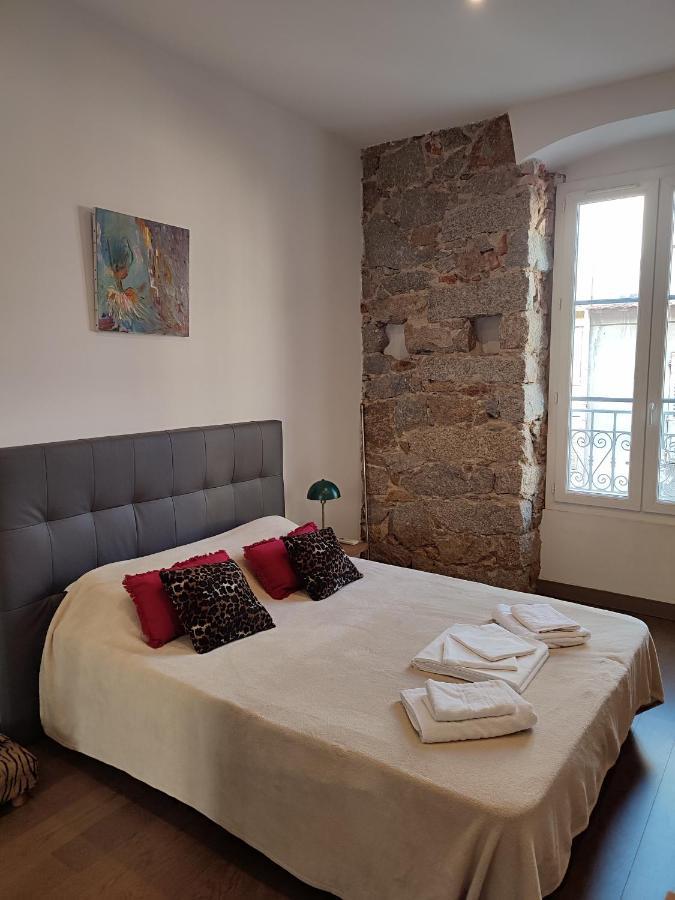 Apartment De 25m2 - Extra Centre - A 5 Min A Pied Des Plages - Commerces Et Restaurants Sur Place - Clim - Wifi - Exceptionnel Ajaccio (Corsica)