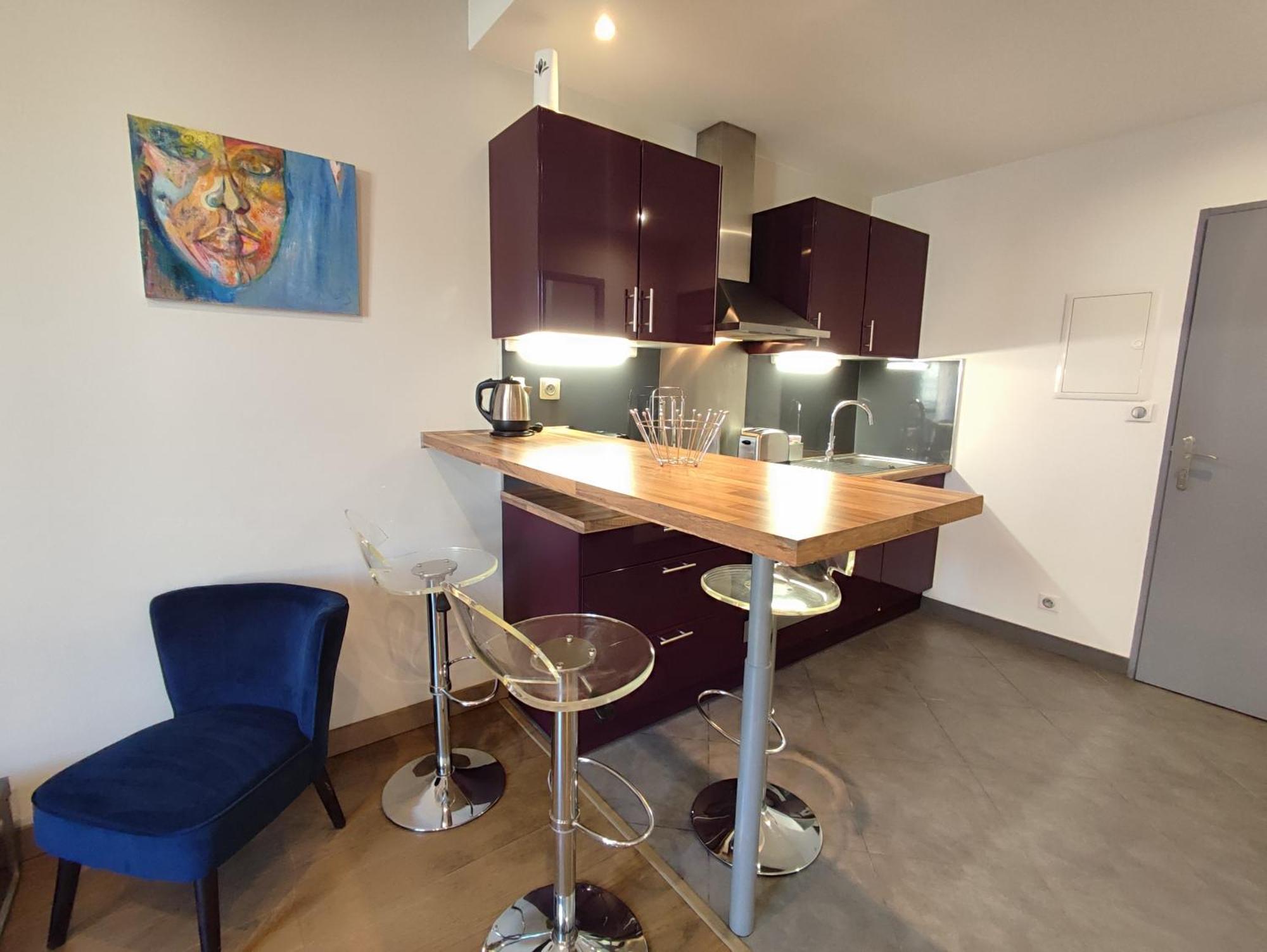 De 25m2 - Extra Centre - A 5 Min A Pied Des Plages - Commerces Et Restaurants Sur Place - Clim - Wifi - Exceptionnel * Ajaccio (Corsica)